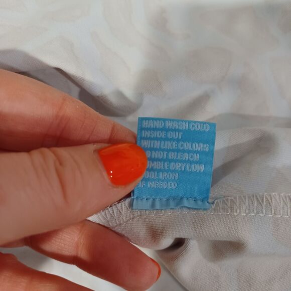 J McLaughlin Signature Catalina Cloth Blue Animal Print Top Size M Preppy - Picture 6 of 6